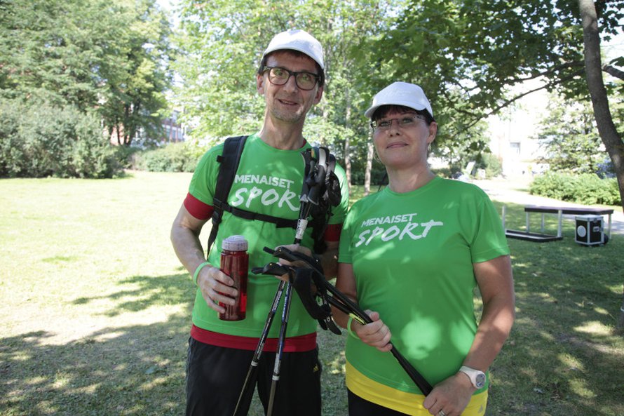 Harri Peltoniemi ja Johanna Siitari valitsivat lyhyemm&auml;n reitin, koska oli kiire Poriin.