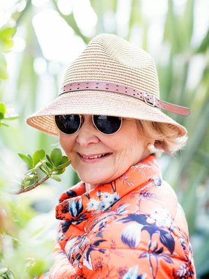 Ilman hattua ja laseja Arja-Leena ei lähde aurinkoon.