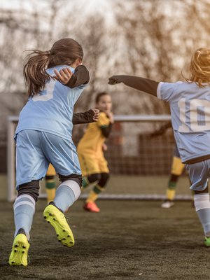 Harrastus kuusi kertaa viikossa! Jaksavatko lapset aina, vai tuleeko epäilyksen hetkiä? Kuva: <span class="photographer">iStockphoto</span>