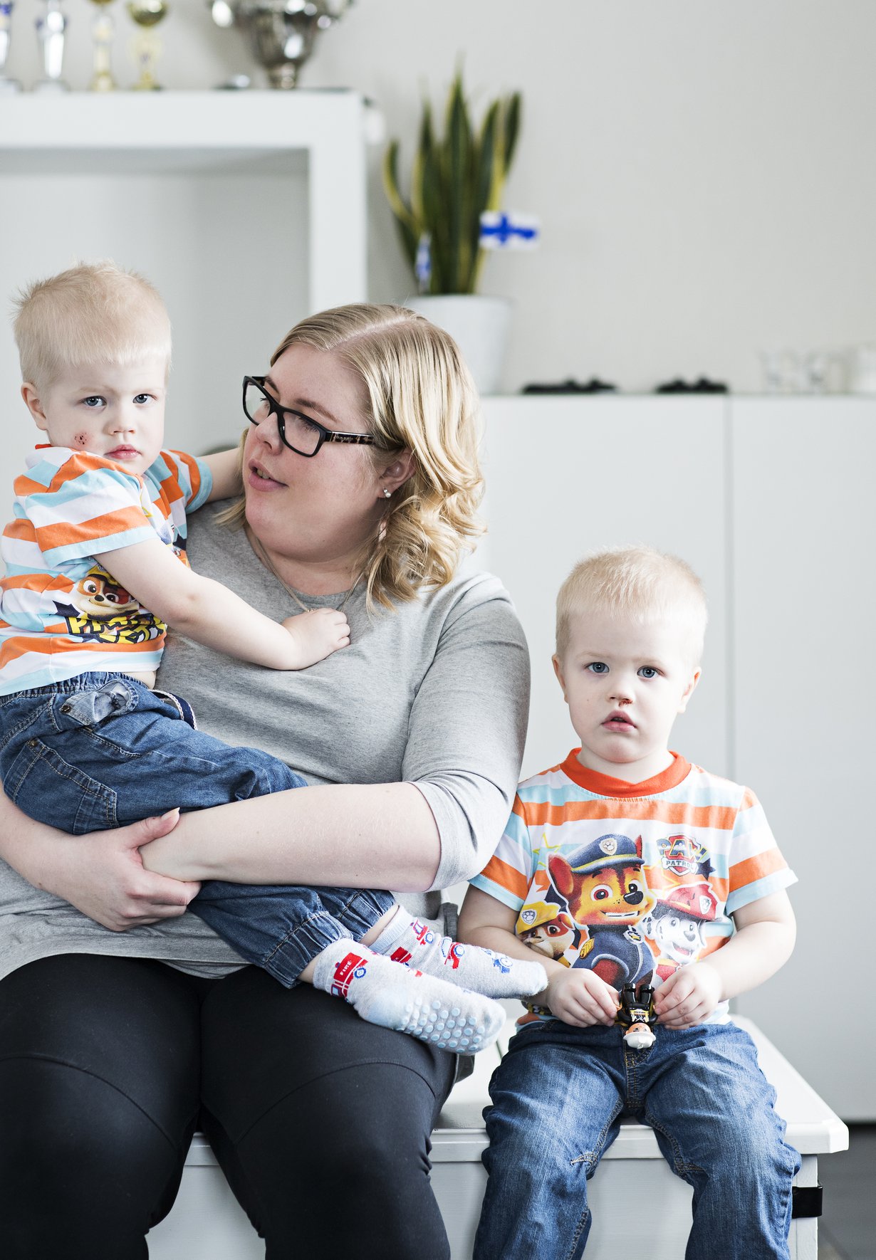 Nopeat veljekset. Oliver ja Luukas syntyivät kumpikin kahdella ponnistuksella. Kolmen keskolaviikon jälkeen pojat pääsivät kotiin.