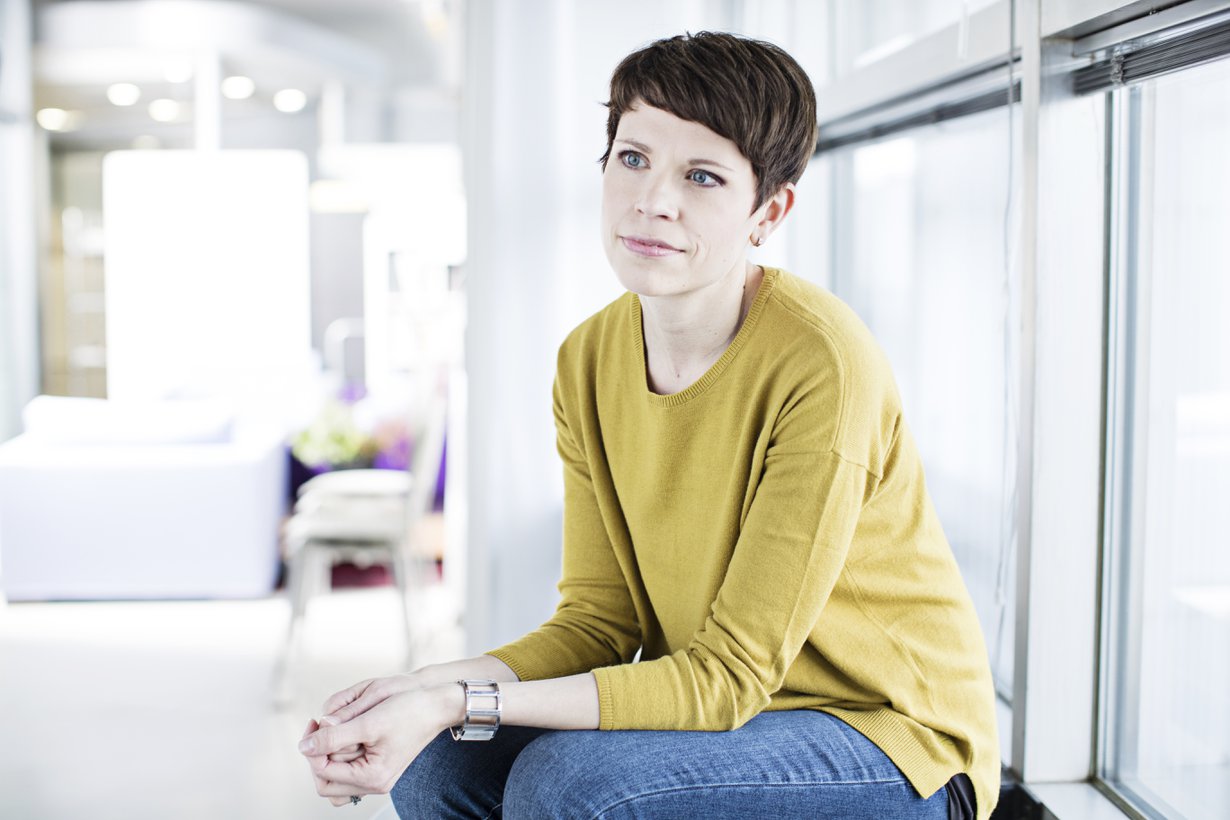 Tiesin, että maito nousisi myöhemmin, mutta kuopukselleni odotusaika oli liian pitkä, tuottaja Sanna Huoman kirjoittaa. Kuva: Anna Huovinen