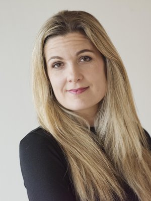 Tatajana Pajamäki tietää, että koululaiset saattavat muuttua näkymättömiksi vanhemmille helppoutensa takia. Keskusteluyhteys kannattaa silti pitää auki, hän muistuttaa. Kuva: <span class="photographer">Tatjana Pajamäki.</span>