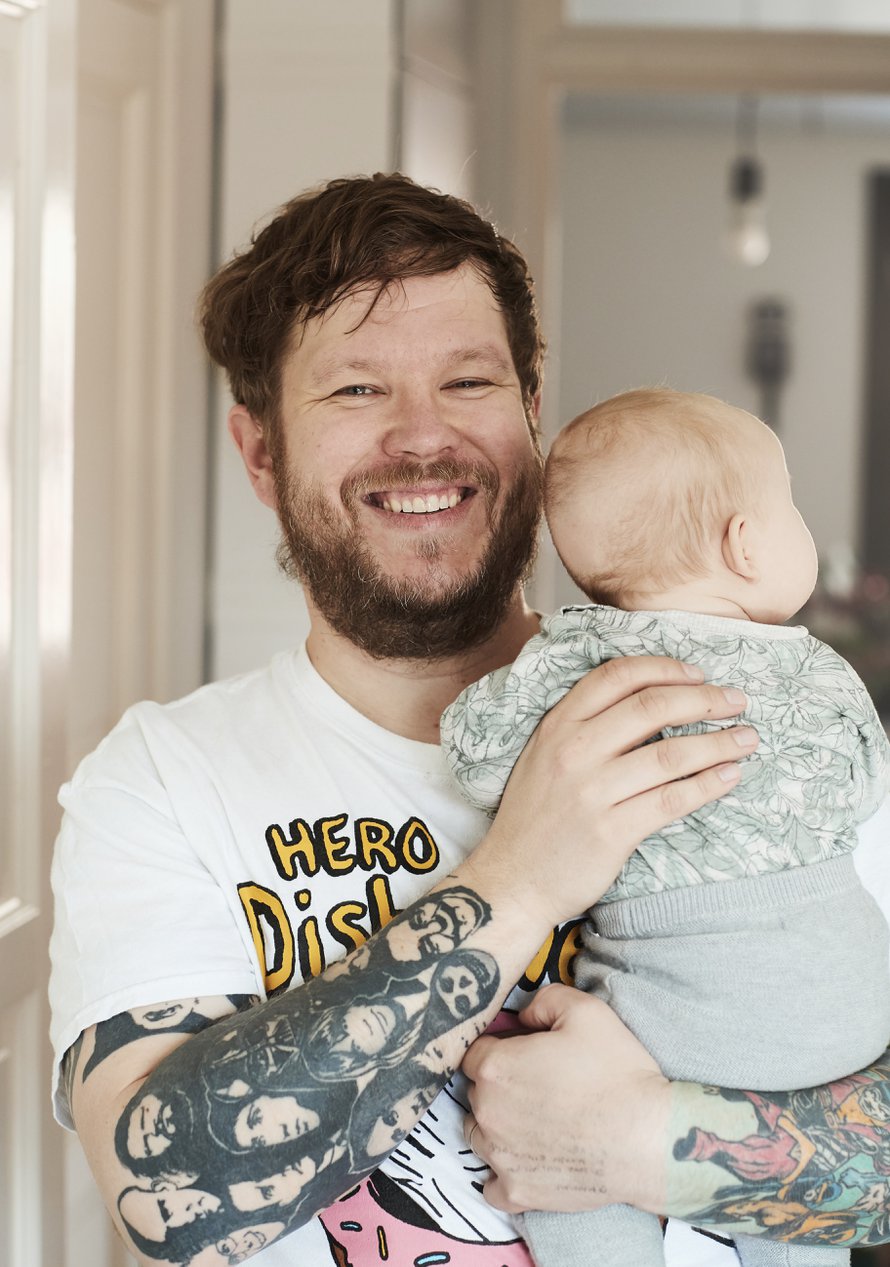 Samaen perhe kasvoi joulukuussa pienellä tyttärellä. Samae haluaa olla osallistuva isä, joka on mukana kaikessa arjessa. Kuva: <span class="photographer">Piia Arnould</span>