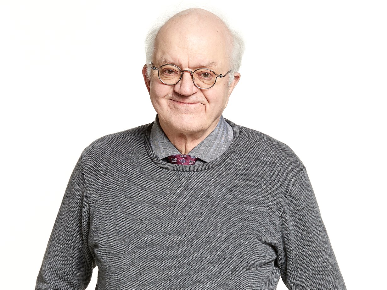 Jos vanhempi ei ole itse saanut lapsena lohdutusta ja hoivaa, voi hänen olla vaikea tarjota sitä omille lapsilleen, sanoo lastenpsykiatri Jari Sinkkonen. Kuva: Juha Salminen